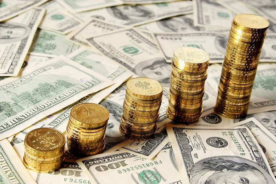 خرید طلا بهتر است یا دلار ؟ (مقایسه کامل مزایا و معایب) - دیدبان ثروت